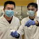 Los investigadores Hongfei Lin y Chuhua Jia muestran el origen y el producto final de su técnica.